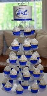 > Example of Wedding cake and cupcakes for your special day. <br>> Many flavours to choose from. <br>> Prices start at $60 and up
